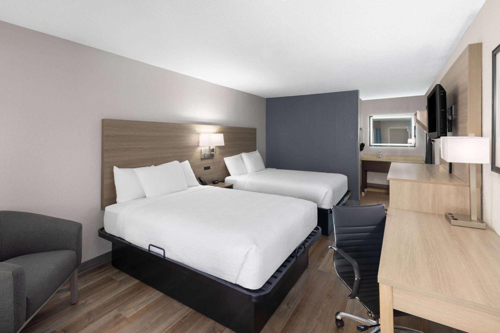 Baymont By Wyndham Nashville Airport Exterior foto