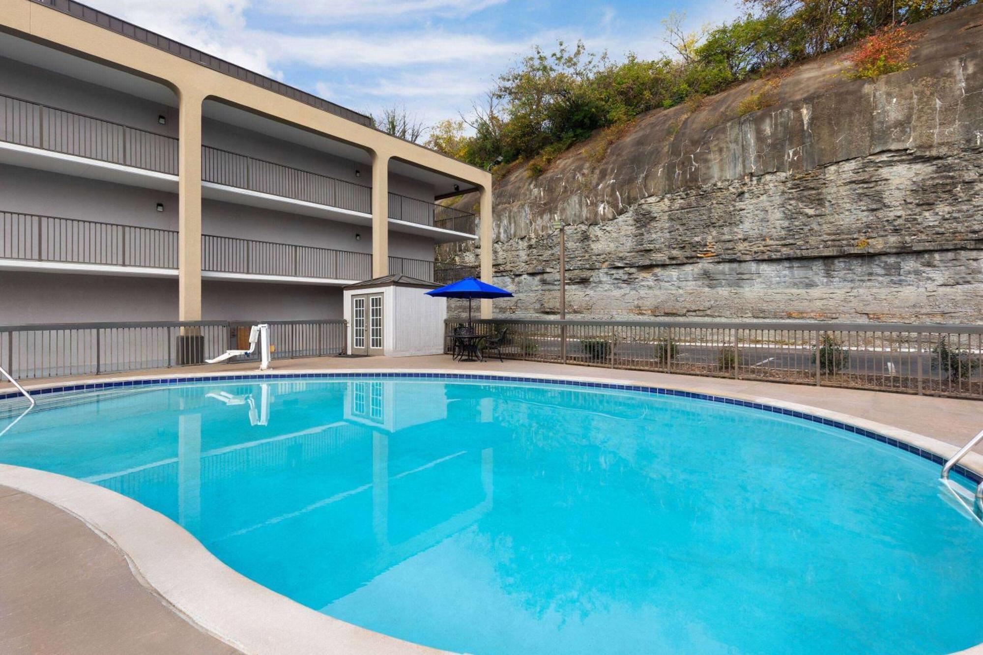 Baymont By Wyndham Nashville Airport Exterior foto