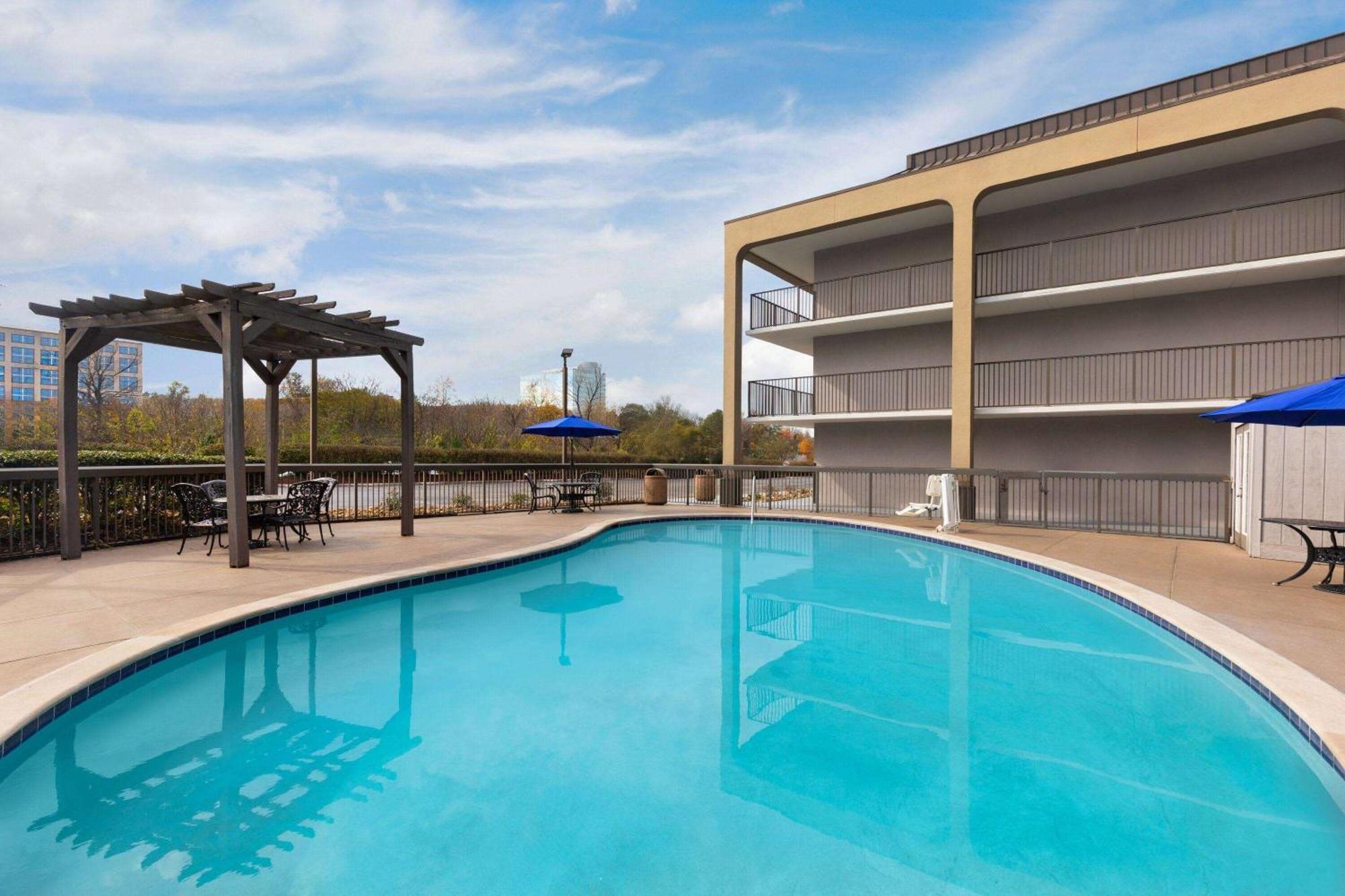 Baymont By Wyndham Nashville Airport Exterior foto